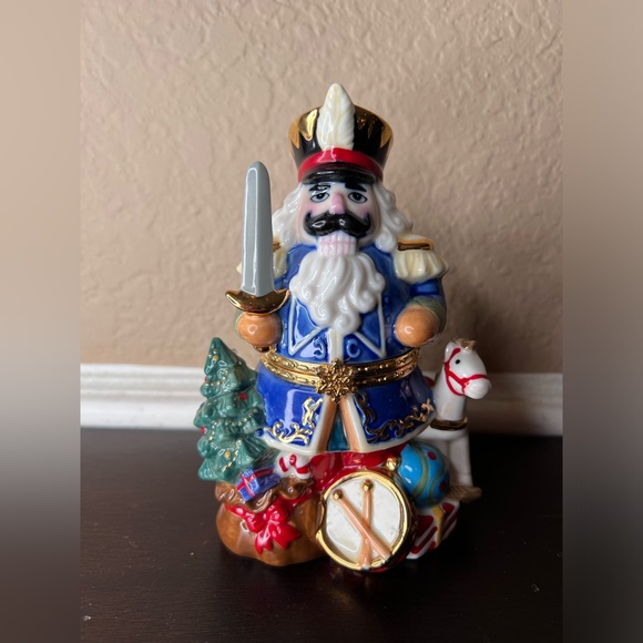 Vintage Porcelain Nutcracker Hinged Keepsake / Christmas Box, Traditions Accents - Picture 2 of 8